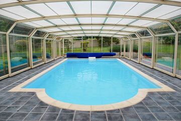 Nettoyage de vitre de vérandas et abris de piscine près de Angers Nettoyage de vitre de vérandas et abris de piscine près de Angers